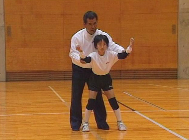 若鮎新宮クラブ「つなぐバレーボール」で勝つ！～動きのある